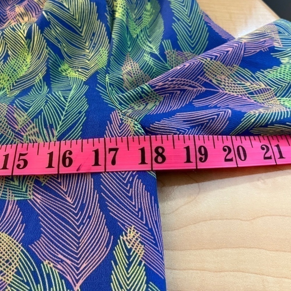 American Eagle 100% Polyester blouse - Picture 7 of 8
